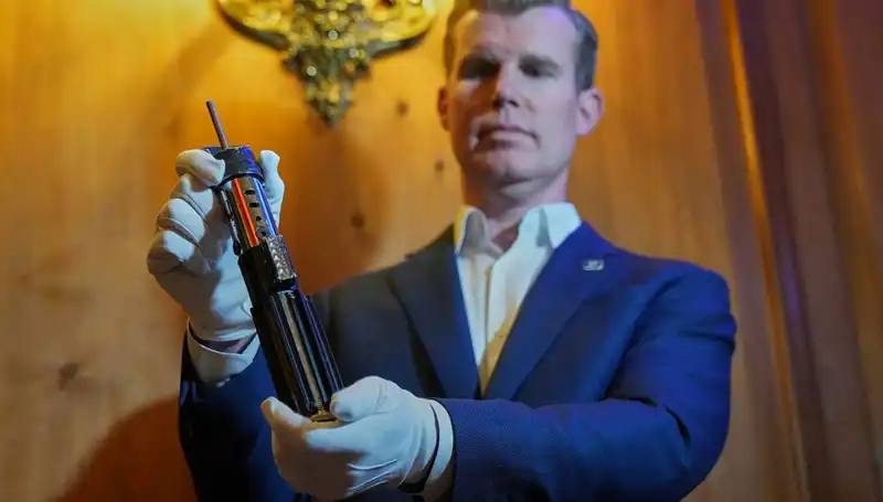 Darth Vader'ın Efsanevi Işın Kılıcı, 3.65 Milyon Dolara Yeni Sahibini Buldu!