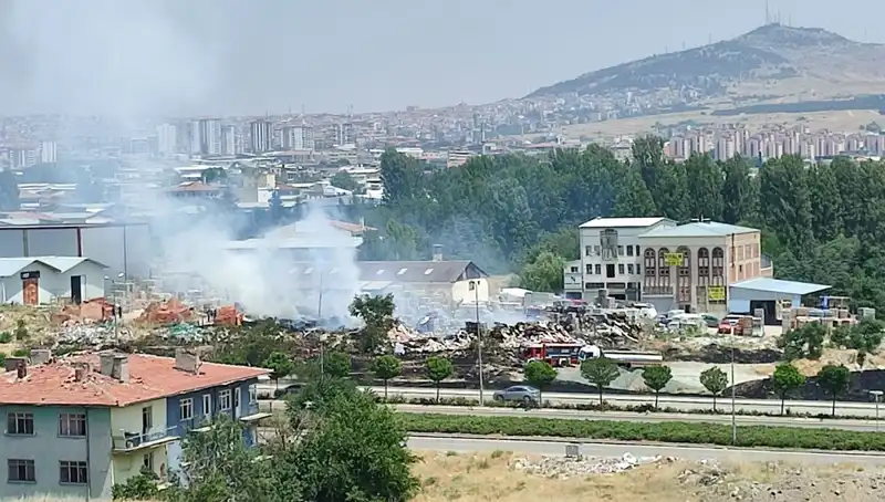 Otluk Alanda Patlak Veren Yangın, Depoyu Kül Etti: Son Durum Nedir?