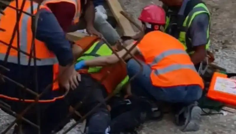 Adana'da İnşaat Kaza: İki İşçinin Durumu Ciddiyetini Koruyor