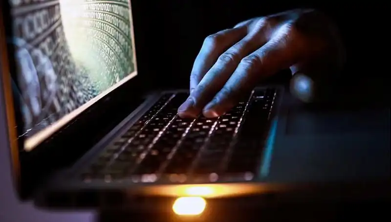 Ev Sahibi Flört Uygulamasıyla Kiracısını Tuzağa Düşürdü