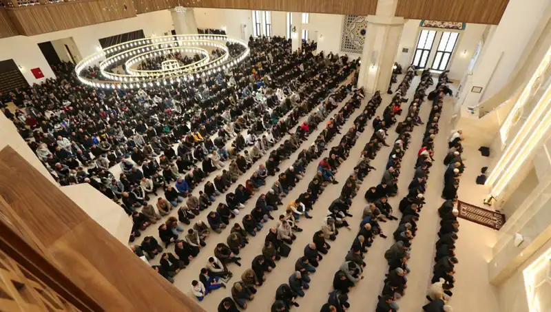 4 Nisan 2025 Cuma Namazı Saatleri: İstanbul, Ankara, İzmir ve Tüm İllerde Zamanı Belirlendi
