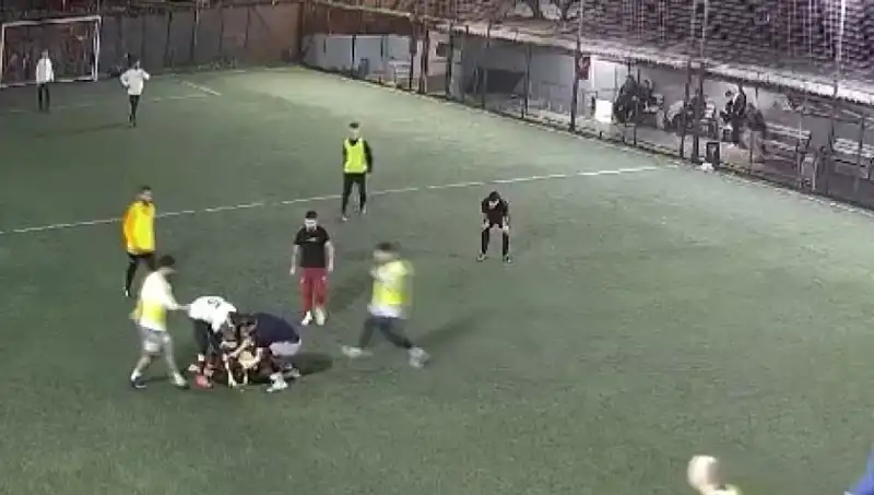 İki Ayrı Halı Sahada Meydana Gelen Kayıplar: Gözyaşları ve Soru İşaretleri