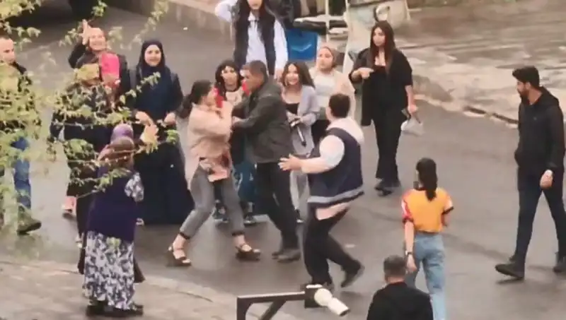 Adliye Önünde Tekmeli Yumruklu Kavga: Olayın Ardındaki Gerçekler Nedir?