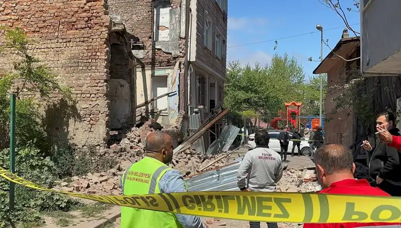 İstanbul'da Deprem Felaketi: Fatih’te Bir Bina Yıkıldı