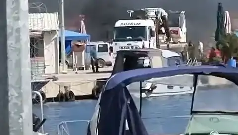 Tuzla’da Balıkçı Barınağında Korkutucu Lastik Yangını: Yangın Kontrol Altına Alındı