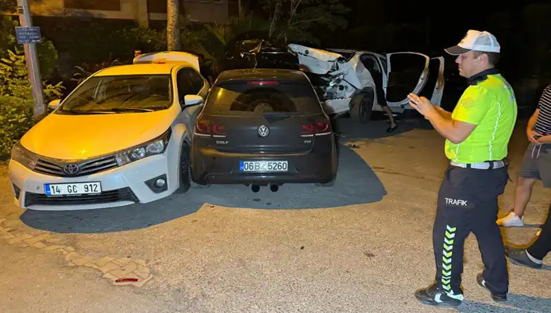 Alkollü Sürücünün Feci Kaza Anı: Üç Araç Birbirine Girdi