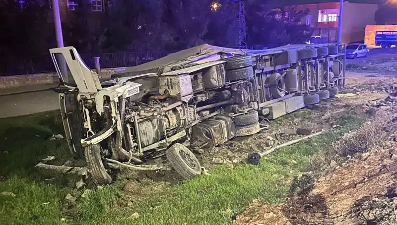 TIR Devrildi: Üç Çocuk da Dahil 6 Yaralı Var