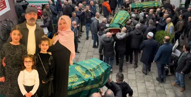 Rize'de Hüzünlü Veda: Strasbourg'da Hayatını Kaybeden Kız Kardeşler Defnedildi