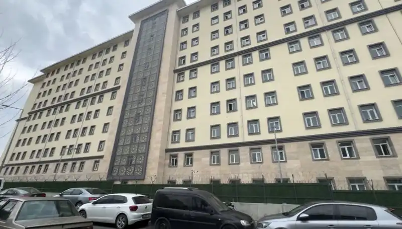 Kız Öğrenci Yurdunda Şok Olay: Gizemli Ziyaretçi Arayışa Çıktı!