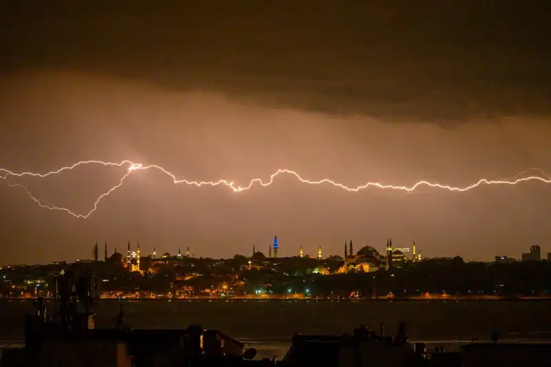 İstanbul'da Hava Durumu Şoklarında Sıcaklık 22 Derece Düşebilir!