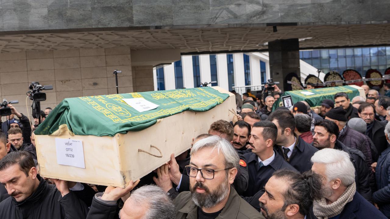 Bolu'daki Trajedi Sonrası Hayatını Kaybedenler Dualarla Anılıyor