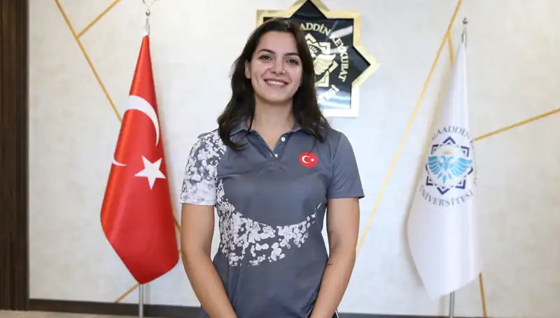 Altın Madalya Kazanan Esra'nın Hedefi: Dünya Şampiyonluğu!