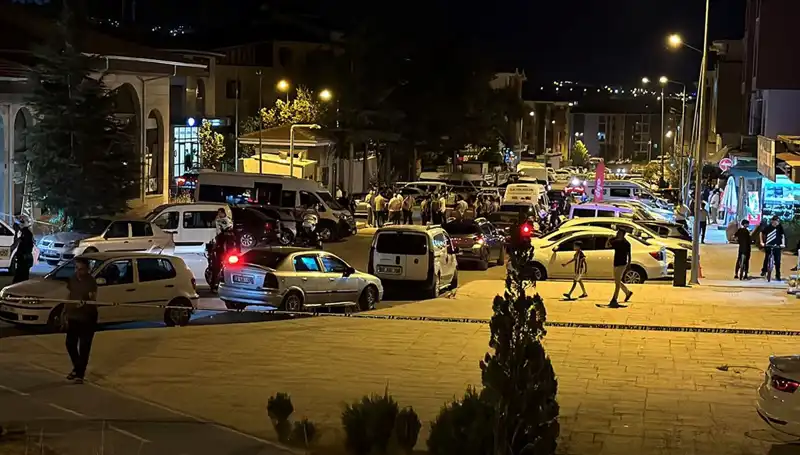 İki Aile Arasında Korkunç Çatışma: 1'i Ağır 3 Yaralı