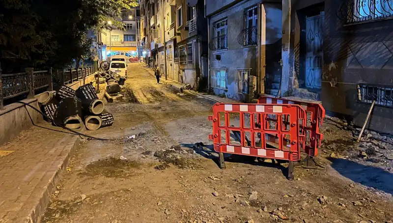 Bayrampaşa’da Altyapı Çalışmalarında Şok Eden Olay: Rögar Kapağı Patladı
