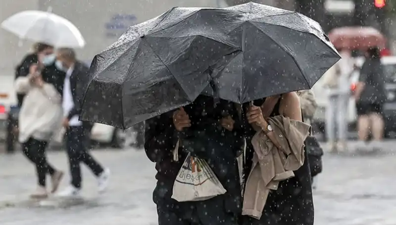 İstanbul'da Kış Soğukları Geri Dönüyor: Sağanak Yağış Uyarısı Yapıldı