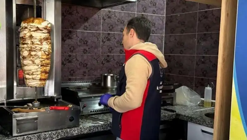 Tavuk Döner Alarmı: İşletmelere Gelen Baskınlar Artıyor, Nedeni Ne?
