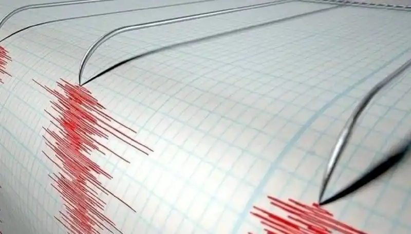 Sındırgı'da Deprem Fırtınası: Art Arda Sarsıntılar Halkı Tedirgin Ediyor