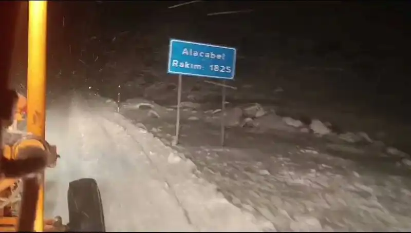 Antalya'da Kar Sürprizi: Yaz Fırtınasında Kış Manzarası