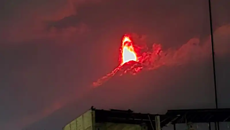 Fuego Yanardağı Patladı: 30 Bin Kişiyi Tehdit Eden Doğal Afet
