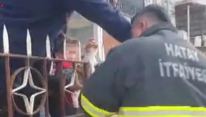 Hatay'da Şoke Eden Olay: Çocuğun Koluna Demir Korkuluk Saplandı