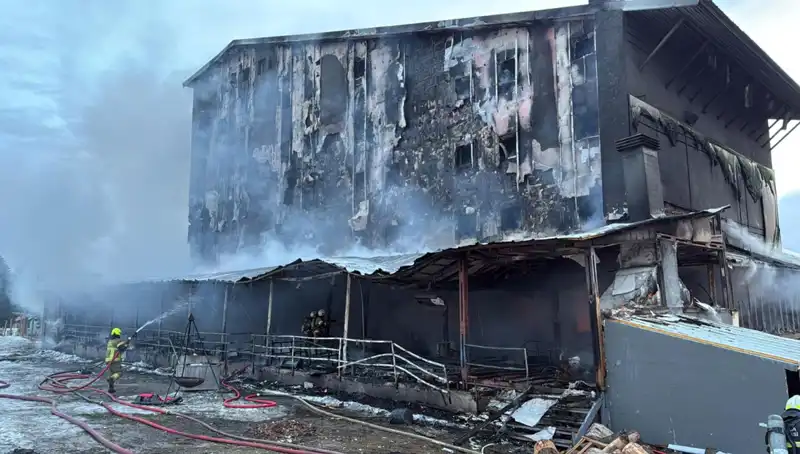 Uludağ'daki Otel Yangını: Üç Kişinin Aciliyetle Tedavi Altına Alındığı Durum