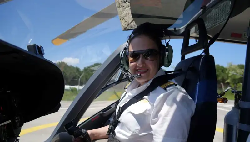 Türkiye'nin Tek Kadın Ambulans Helikopter Pilotunun İlham Verici Hikayesi