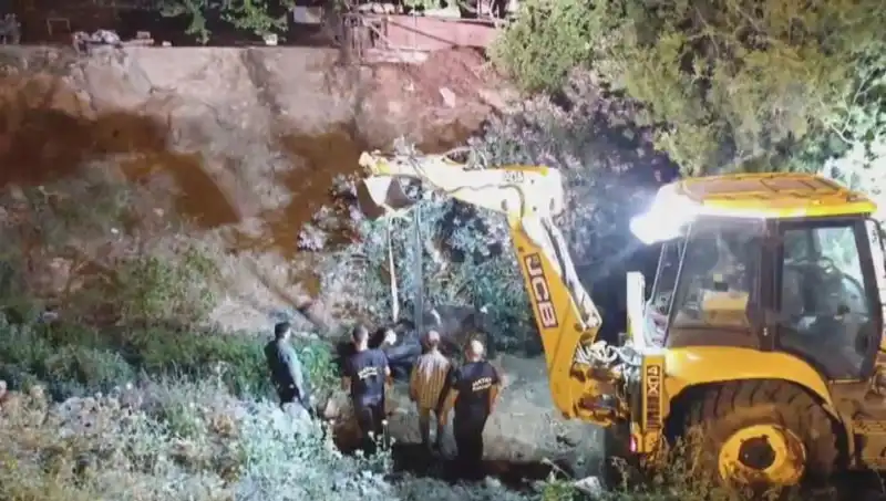 Hatay'da Tuhaf Kurtarma Operasyonu: İneği Sula Gömülen Kurtardı!