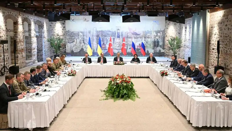 İstanbul'da Barış Zirvesi: Rus Heyeti Türkiye'de Tarihi Görüşmeler İçin Bir Araya Geldi
