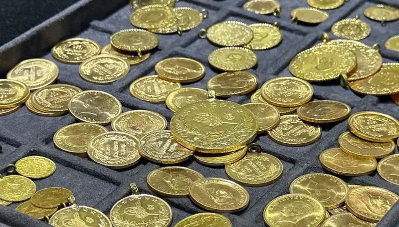 Altın Fiyatları Hafta Sonu Yükseliyor mu? Yatırımcılar Neler Yapmalı?