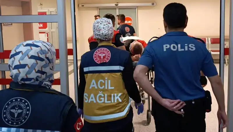 Yolda Kontrol Kaybı: Polis Ekipleri Kazaya Karıştı, İki Yaralı Hakim!