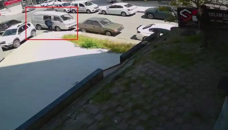 Hırsızlık Anı: Aracını Çalmak İsteyen Hırsız Suçüstü Yakalandı