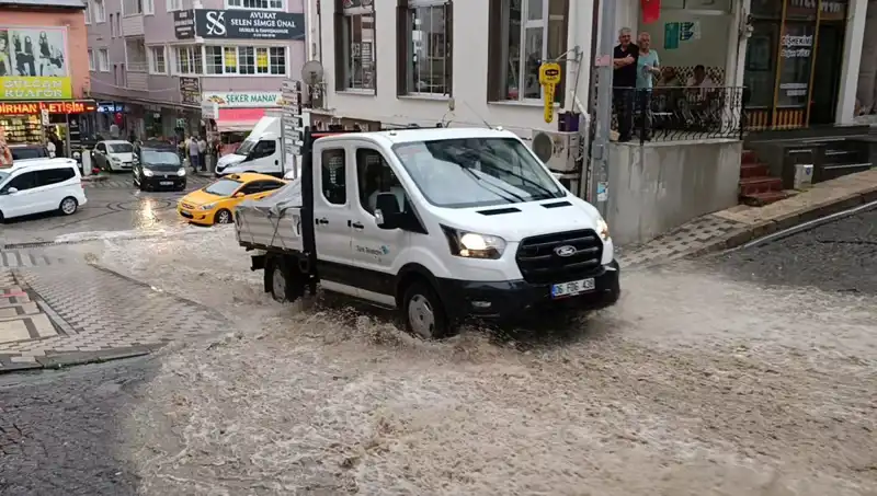 10 Dakikada Yaşanan Sağanak Yağış, Şehirde Su Baskınlarına Neden Oldu!