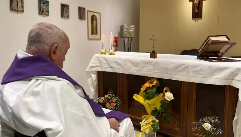 Vatikan'dan Şaşırtıcı Açıklama: Papa Kendi Başına Nefes Almaya Başladı