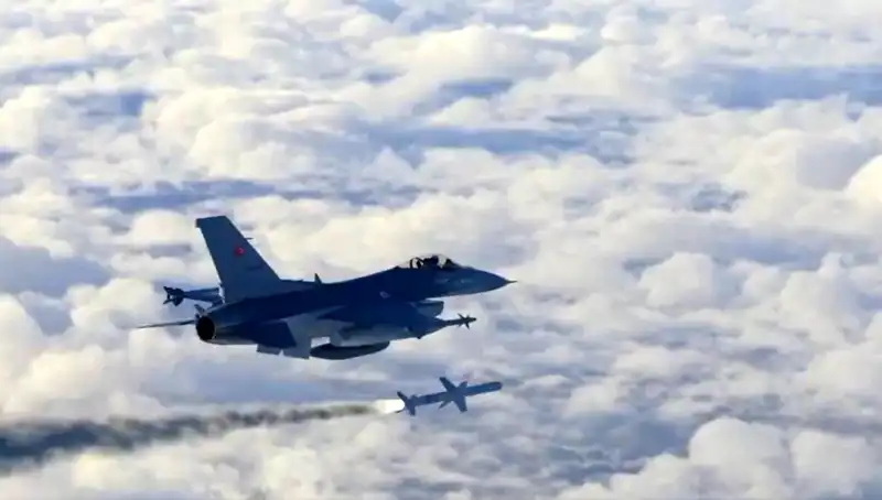 F-16 EDPOD: Yeni Nesil Hedefleme Sistemi Tüm Testleri Başarıyla Tamamladı