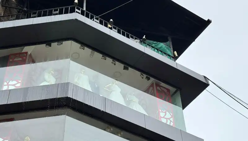 Giyim Mağazasındaki Korkutan Yangın: Alışveriş Cenneti Alevlere Teslim Oldu