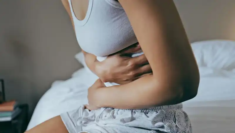 22 Yaşında Bağırsak Kanseri Teşhisi: Belirtiler Nasıl Göz Ardı Edilir?