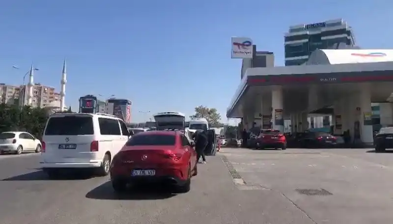 Deprem Felaketi Sonrası Akaryakıt İstasyonlarında Uzun Kuyruk Sorunu
