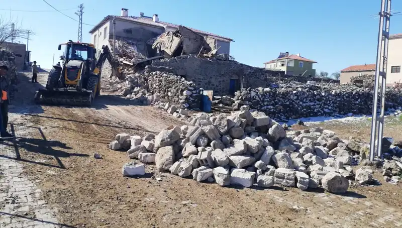 Kayseri'de Ahır Çökmesi: 35 Hayvan Telef Oldu, Çiftçiler Üzüntü İçinde