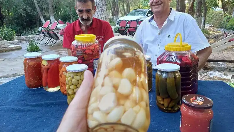 Araban Sarımsağı ile Hazırlanan Turşu: Sağlığa Faydaları ve Tarifleri