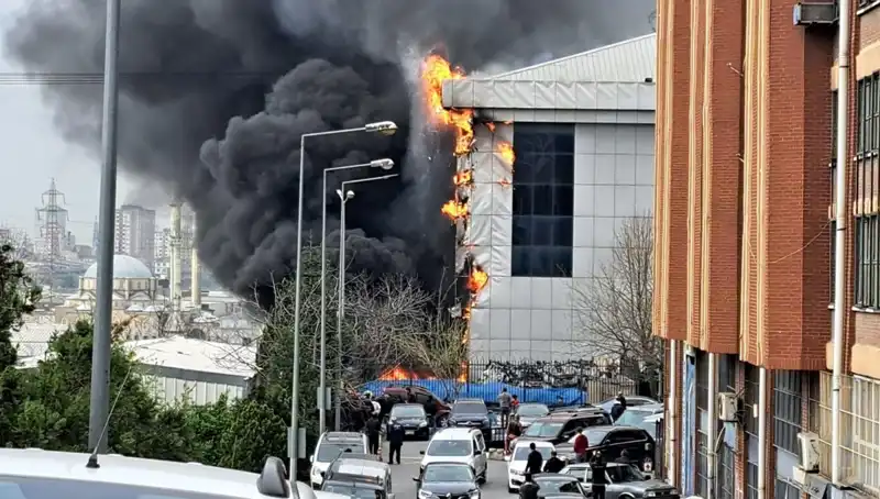 Başakşehir Sanayi Sitesinde Korkunç Yangın: Anbean Yaşananlar