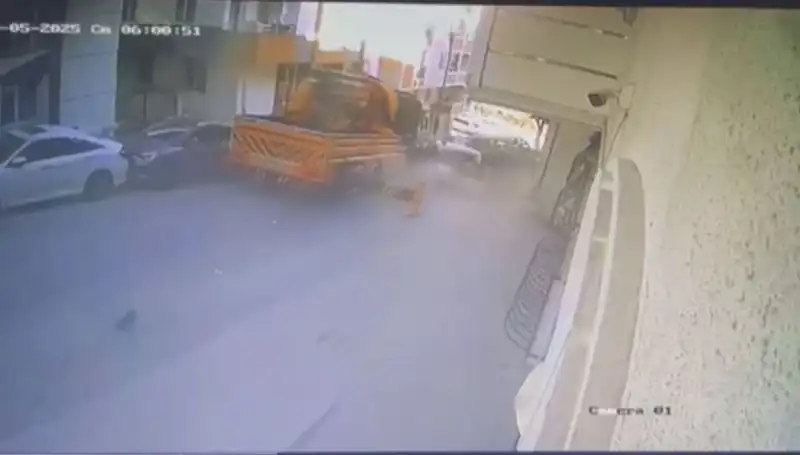 Kontrolden Çıkan Vinç, 23 Araca Çarparak Durdurulamaz Kaza