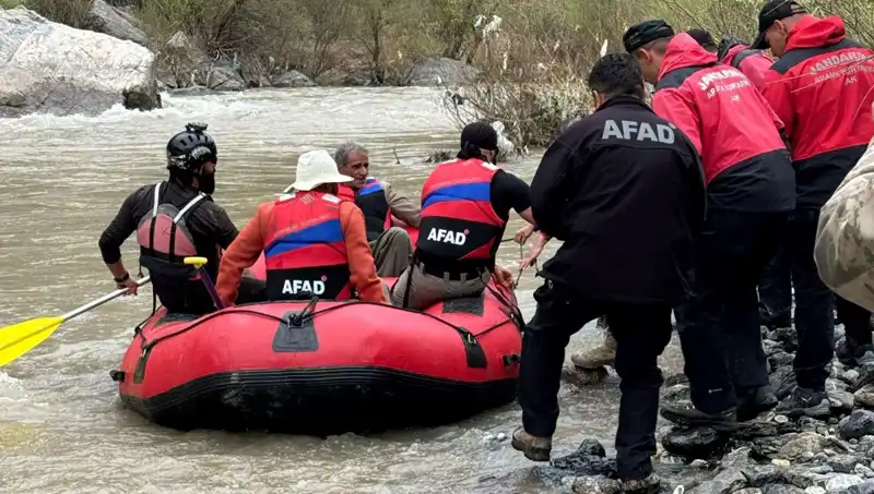 Zap Suyu Kenarında Mahsur Kalan 4 Kişi Kurtarıldı: Detaylar