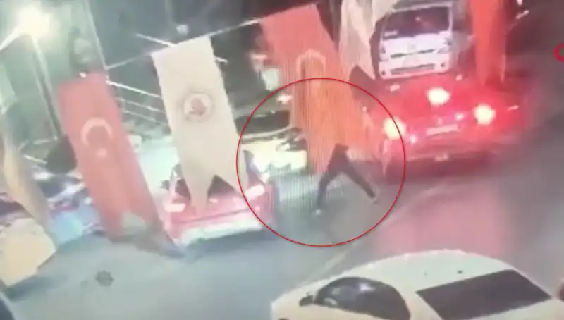 Genç Otomobilde Kurşun Yağmuruna Tutan Saldırı: Sıra Dışı Olayın Ayrıntıları