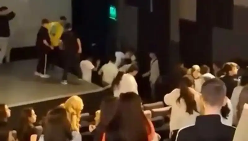 Rapçi Çakal'ın Hayranları Arasında Olaylı Kavga: Neler Oldu?
