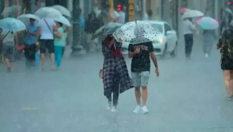 İstanbul'da Sağanak Yağış ve Yangın Bölgelerinde Rüzgar Tehlikesi