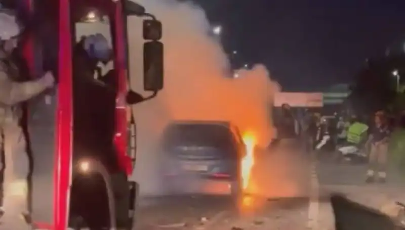 Otoyolda Dehşet: Bariyerlere Çarpan Araç Alev Alev Yandı