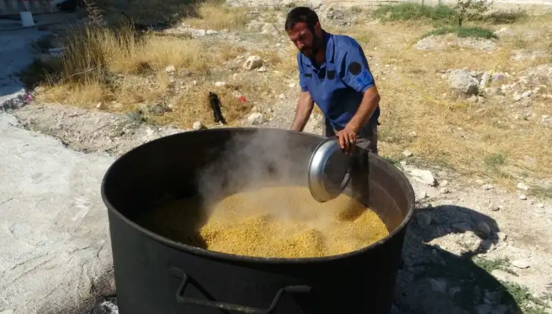 Her Yıl Geleneksel Festivallerle Kazanlar Kaynamaya Başlıyor