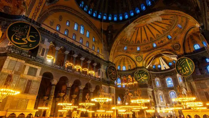 3 Mart'ta İstanbul, Ankara ve İzmir'de Teravih Namazı Saatleri: Öğrenin!