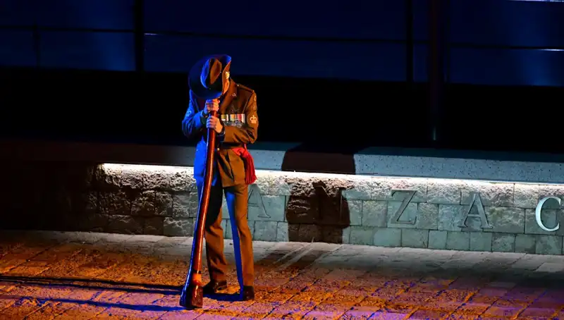 Anzak Koyu'nda Duygu Yüklü "Şafak Ayini" Töreni Gerçekleşti