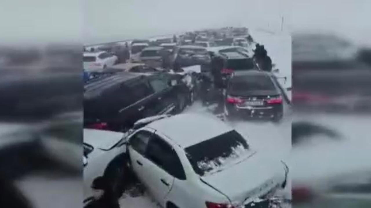 Kazakistan'da 95 araç birbirine girdi!